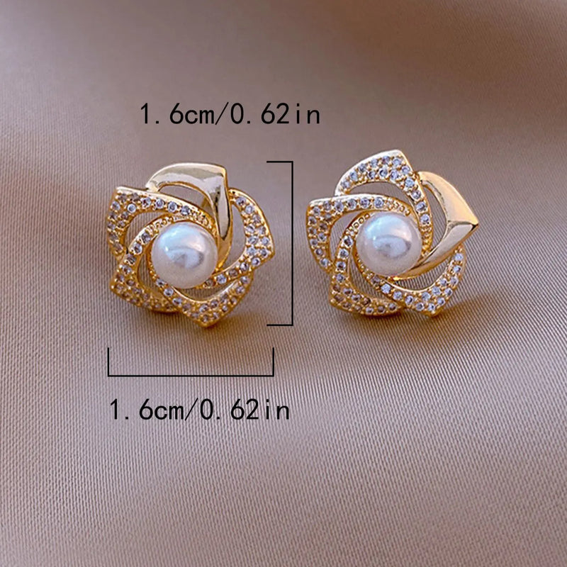 Exquisite Perlenblumenohrringe für Frauen mit Strassblumenohrringen für Hochzeiten und Partys