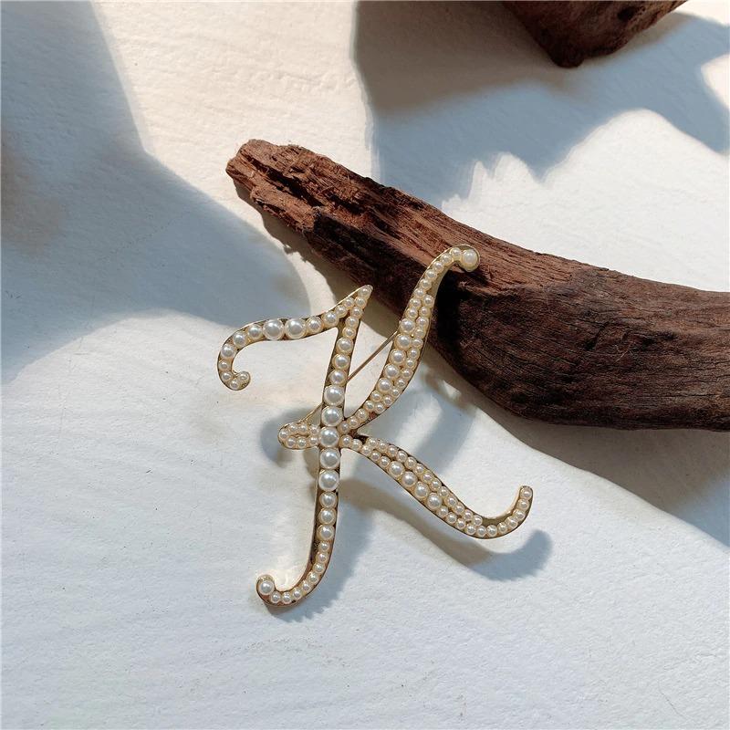 Koreanischer Buchstabe Initial Pearl Besetzt Brosche Pin