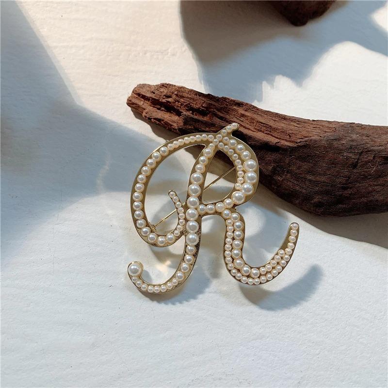 Koreanischer Buchstabe Initial Pearl Besetzt Brosche Pin