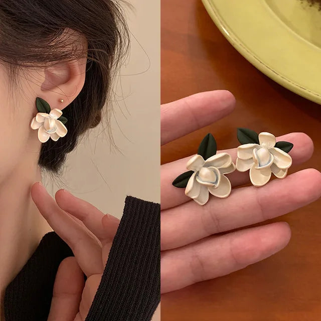 Weiße Blumenstecker für Frauen - Moderne, niedliche Ohrringe für Mädchen - Schmuckaccessoires für Partys und Geschenke