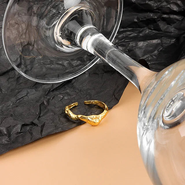 Livvy Silberfarbener offener Ring für Frauen - Gold & Silberfarbe - Goldfolie - Konkav-konvexe unregelmäßige Gesichtsringe - Trend 2021