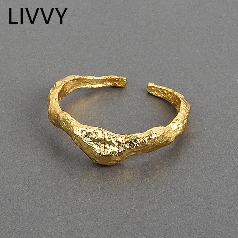 Livvy Silberfarbener offener Ring für Frauen - Gold & Silberfarbe - Goldfolie - Konkav-konvexe unregelmäßige Gesichtsringe - Trend 2021