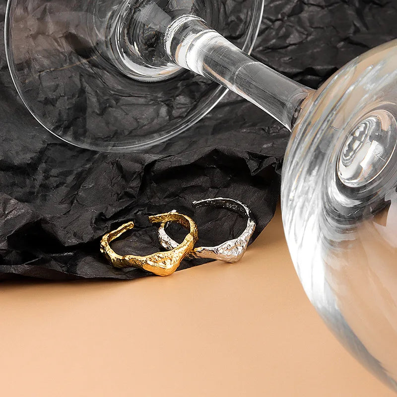 Livvy Silberfarbener offener Ring für Frauen - Gold & Silberfarbe - Goldfolie - Konkav-konvexe unregelmäßige Gesichtsringe - Trend 2021