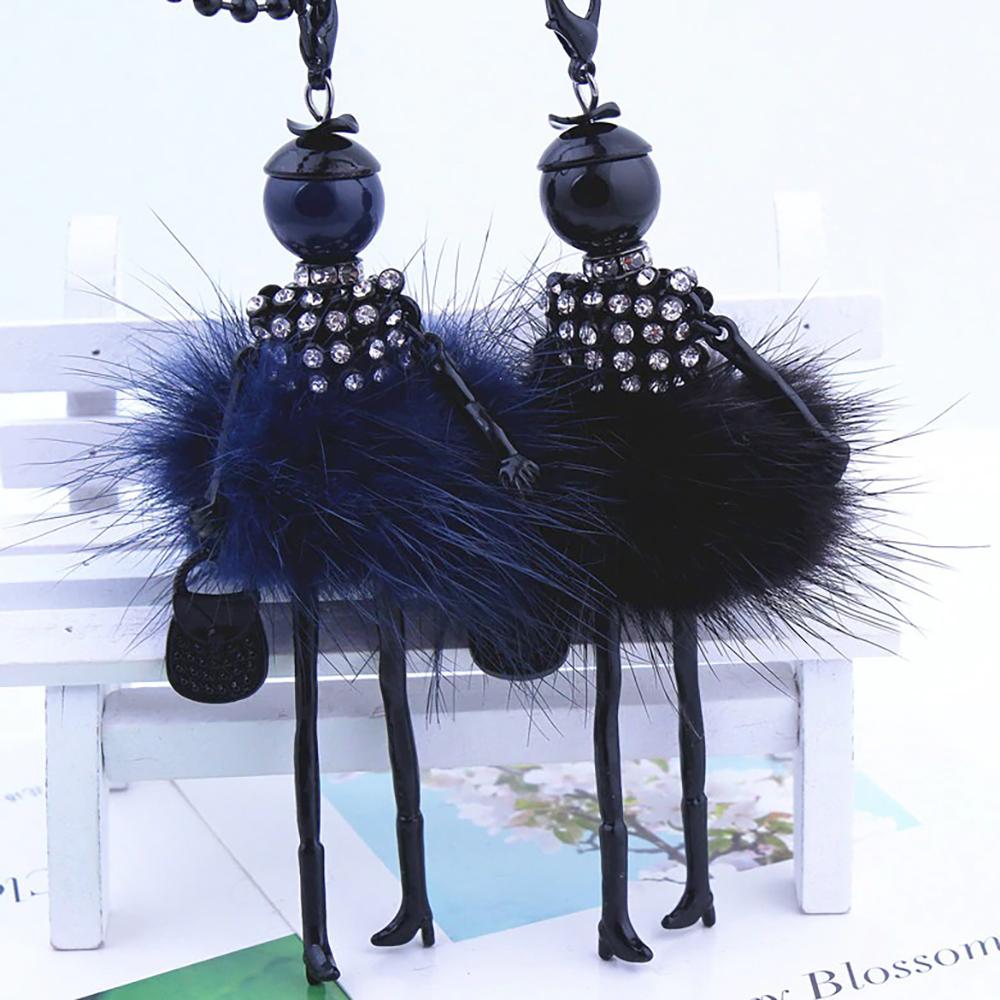Schöne Fashionista Puppe Mit Flauschiger Strasskleider Anhänger Halskette
