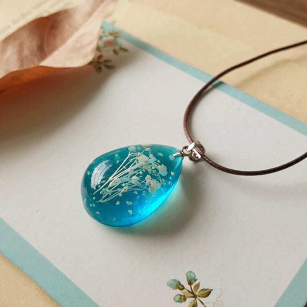 Leuchtendem Glühen Im Dunklen Wassertropfenanhänger Mit Erhaltener Blumenkette