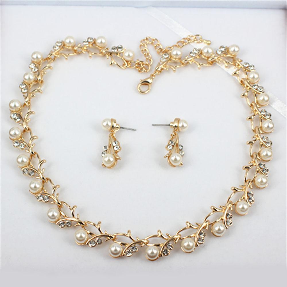 Gleites Schmuckset Mit Perlen Und Blattreben