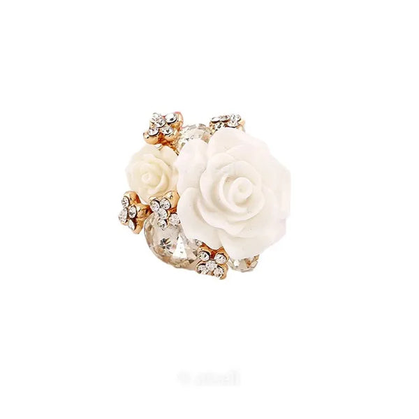 Eleganter Blumenring mit luxuriösen Kristallharz-Strasskugeln und Zirkonia - Modischer Statement-Schmuck für Frauen - Verstellbare Größe