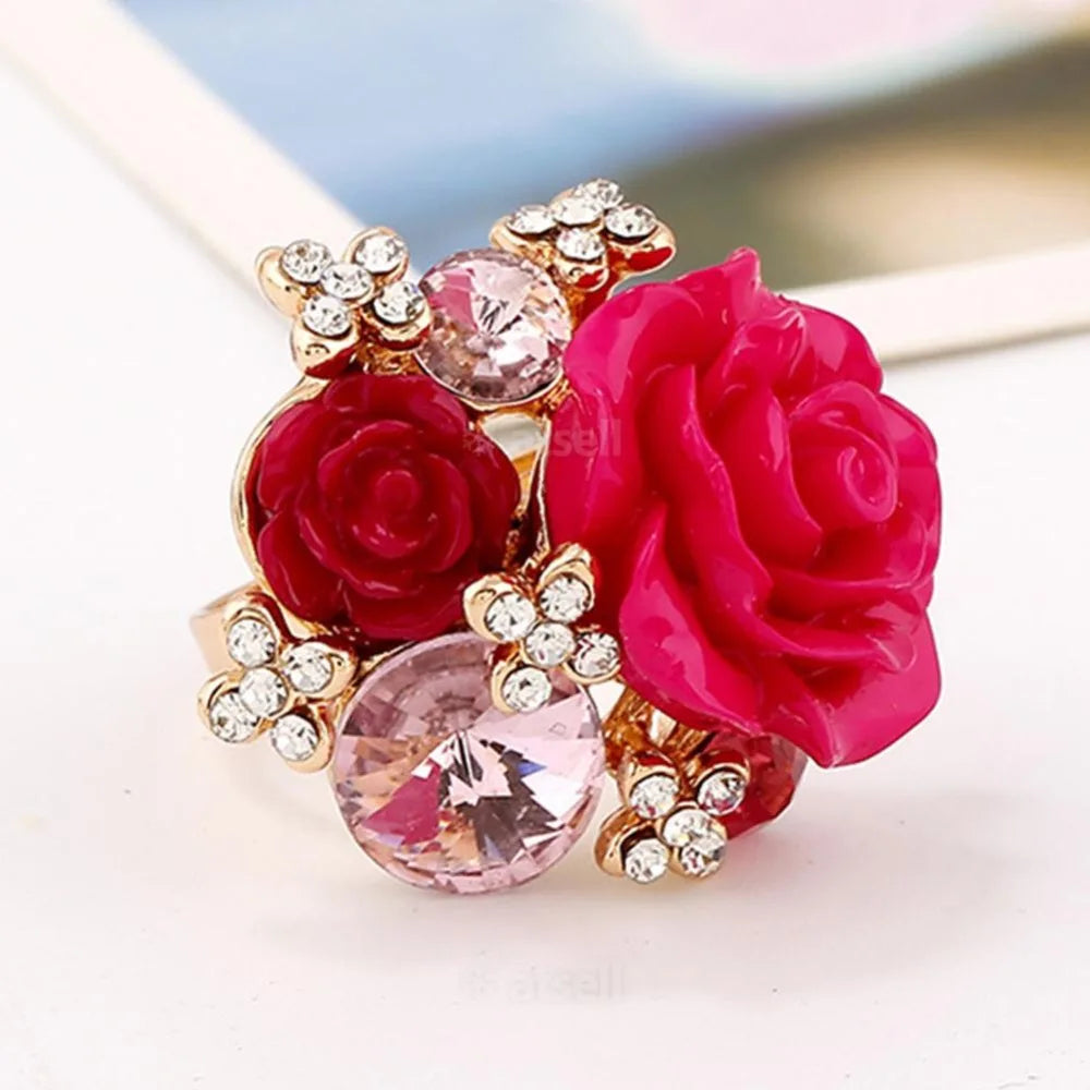 Eleganter Blumenring mit luxuriösen Kristallharz-Strasskugeln und Zirkonia - Modischer Statement-Schmuck für Frauen - Verstellbare Größe