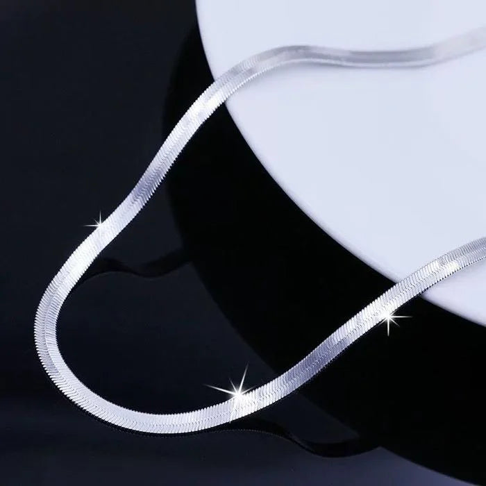 Elegante silberfarbene feine 4MM Blade Flat Snake Chain Halskette für Herren und Damen Mode Hochzeit Party Schmuck Weihnachtsgeschenk