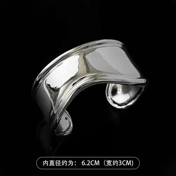 Breites Metallarmband mit Öffnungen | Schmuckarmband | Modischer Schmuck