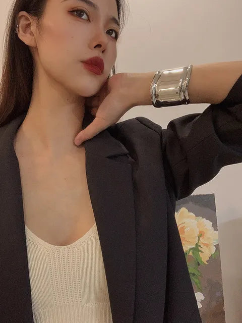 Breites Metallarmband mit Öffnungen | Schmuckarmband | Modischer Schmuck