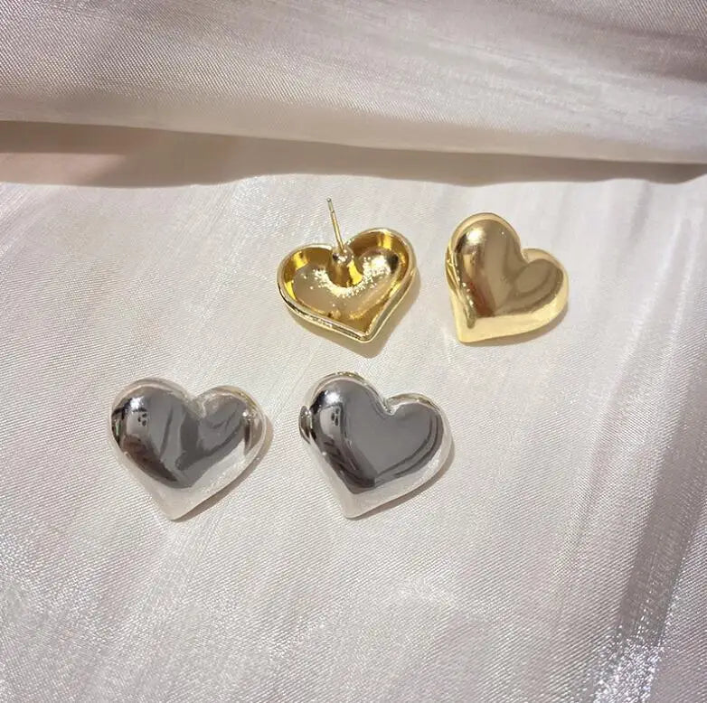 Elegante Silberfarbene LOVE Herz Ohrstecker für Frauen - Hochzeitsgeschenk, allergiefrei