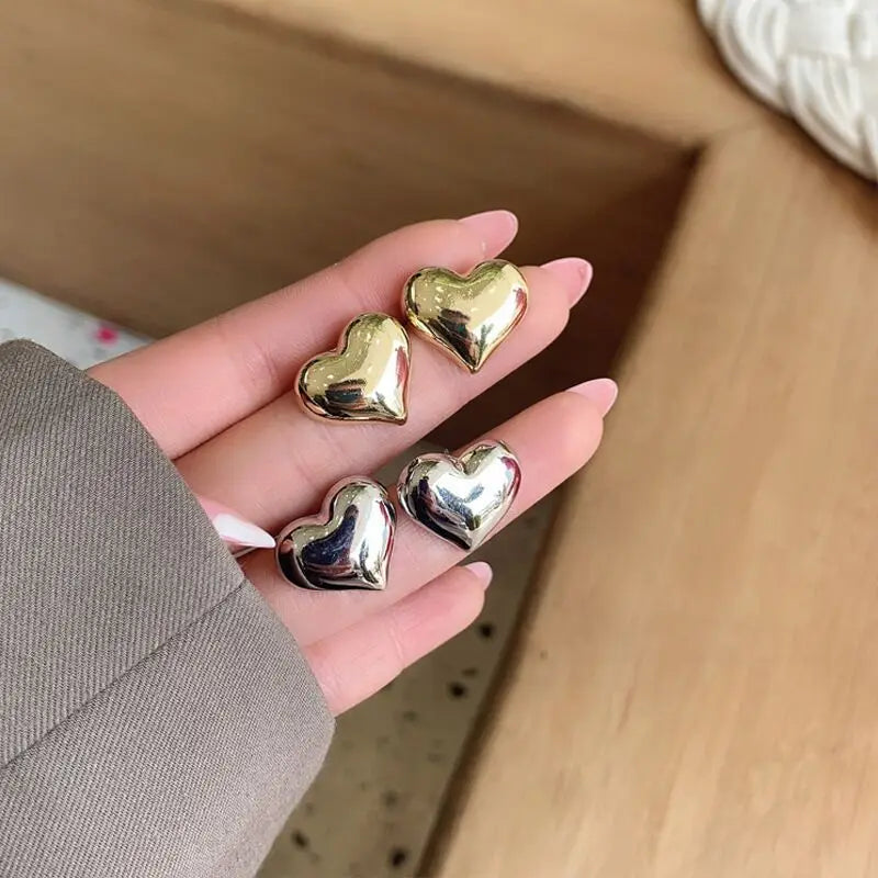 Elegante Silberfarbene LOVE Herz Ohrstecker für Frauen - Hochzeitsgeschenk, allergiefrei