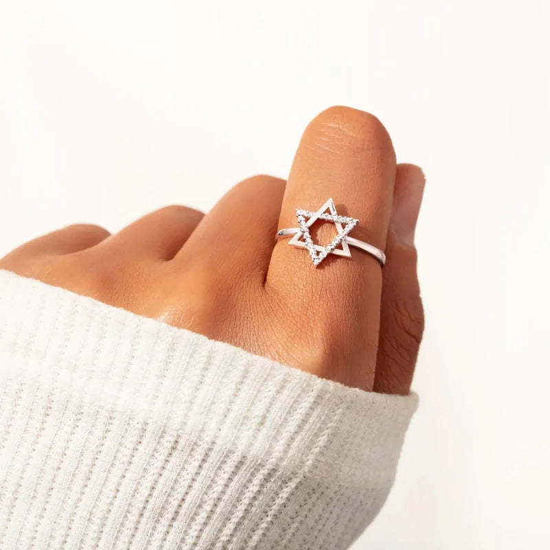 Silberner Ring mit Sternmotiv - Modischer Silberring für Frauen - Geburtstagsgeschenk