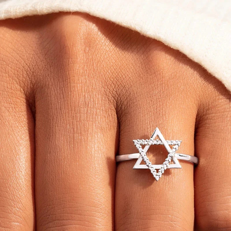 Silberner Ring mit Sternmotiv - Modischer Silberring für Frauen - Geburtstagsgeschenk