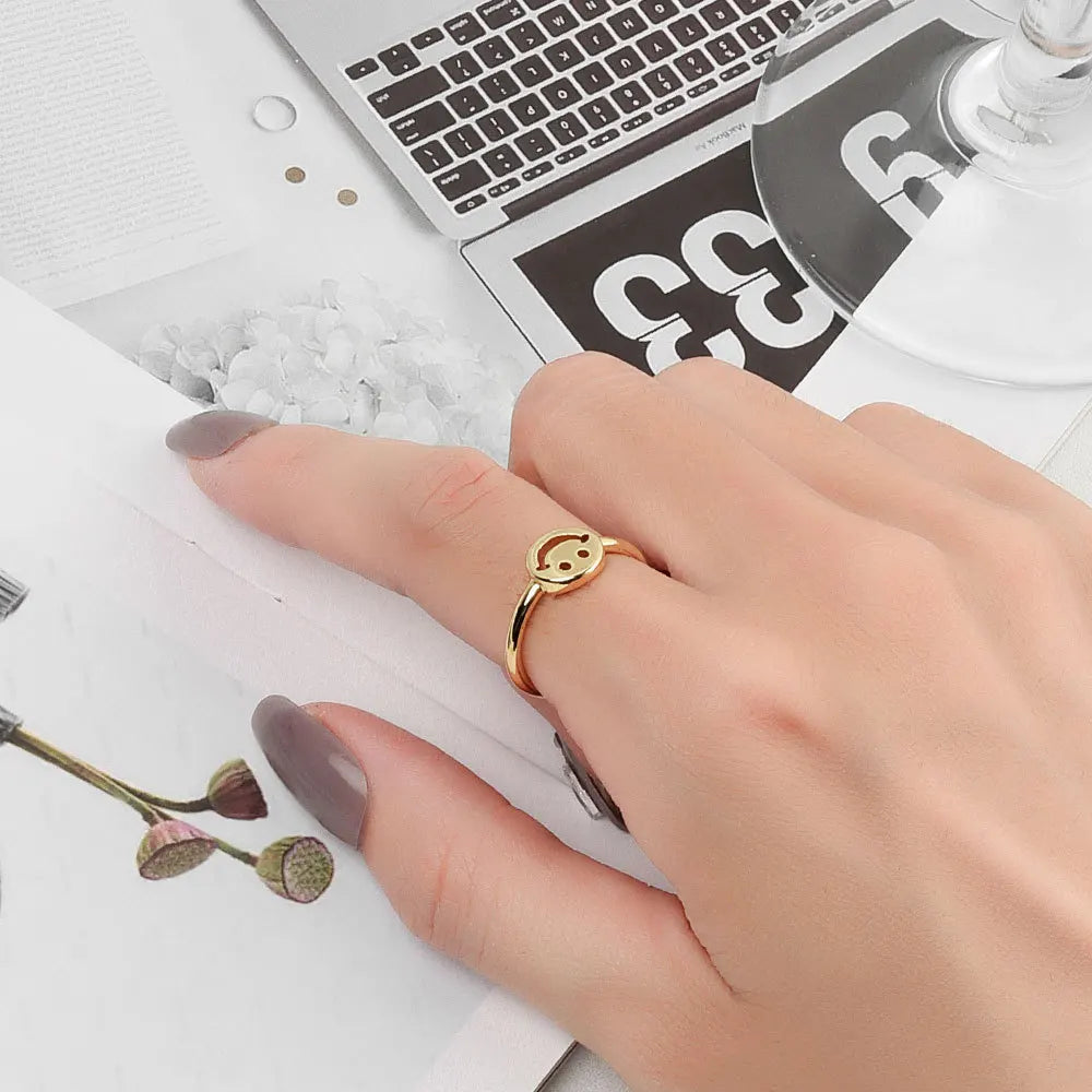 Einfacher verstellbarer Ring mit lächelndem Gesicht für Frauen