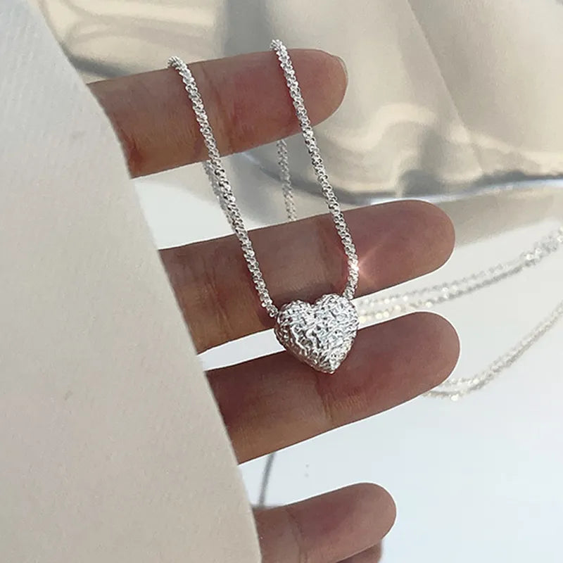 Herzanhänger mit Hammermuster aus 925er Sterlingsilber für Frauen - Boutique-Schmuckgeschenk NK153