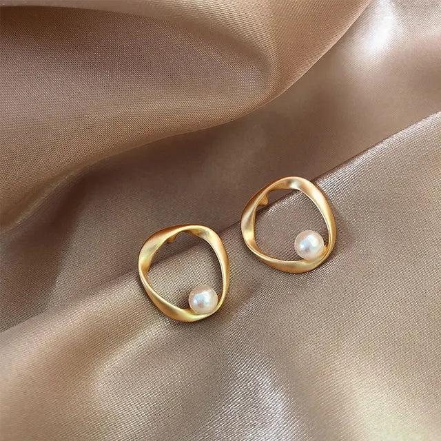 Elegante Ohrringe mit hohlem Kreis und Imitationsperlen für Frauen, Zirkonia CZ Strasssteine, ungewöhnliches Design, weiblicher Schmuck