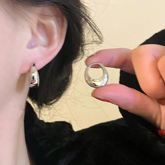 Elegante Vintage Goldfarbene Ohrring-Sets mit Metall-Dangle-Hoop-Ohrringen für Damen - Modischer Schmuck im Großhandel