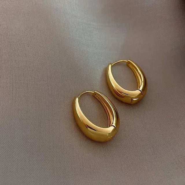 Elegante Vintage Goldfarbene Ohrring-Sets mit Metall-Dangle-Hoop-Ohrringen für Damen - Modischer Schmuck im Großhandel