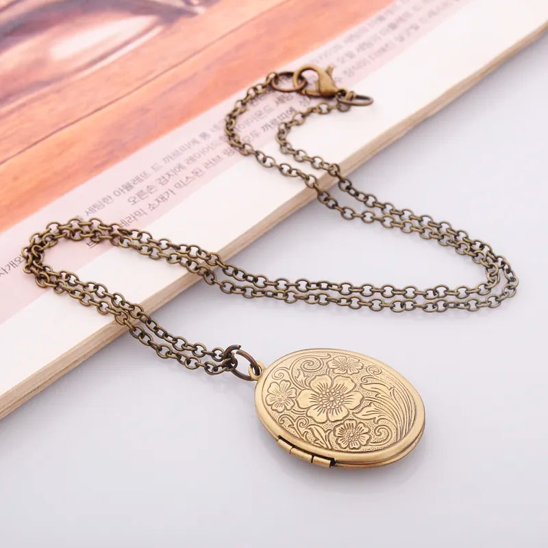 Antike Vintage Medaillon Halskette mit offenem Verschluss | Metall Antike Medaillon Halskette