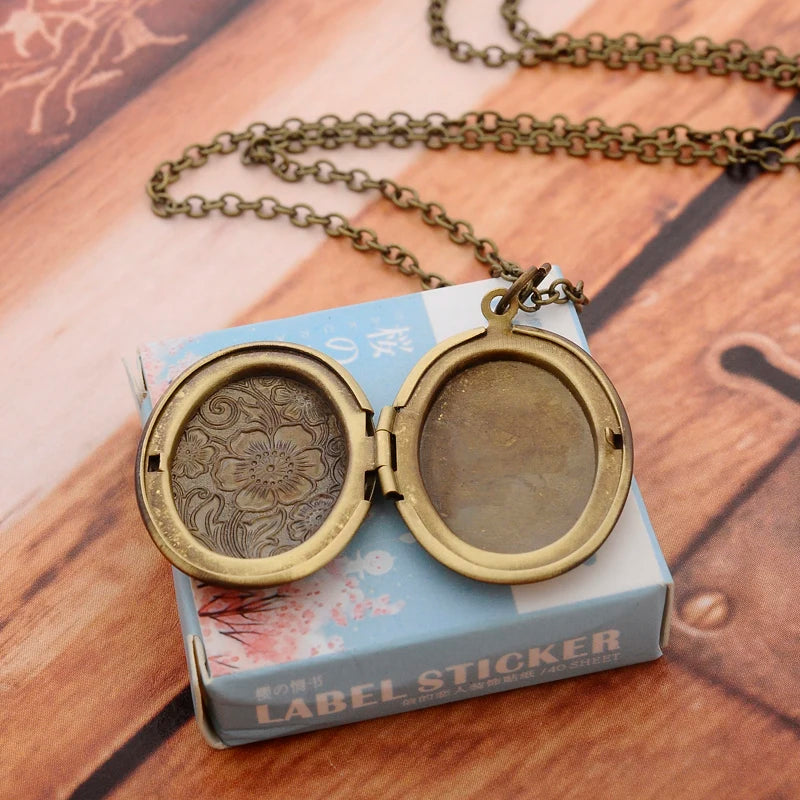 Antike Vintage Medaillon Halskette mit offenem Verschluss | Metall Antike Medaillon Halskette