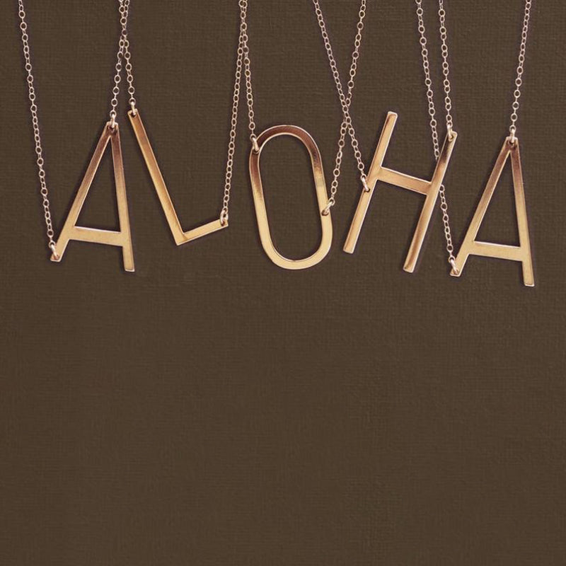 Übergroße Seitwärts Ein Z Anfänglicher Brief Personalisierte Halsketten