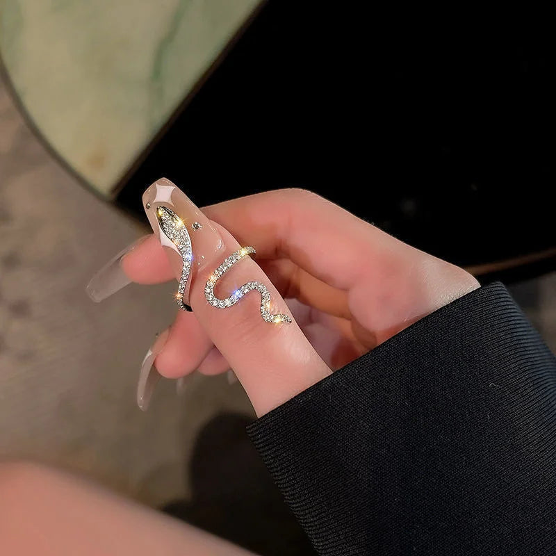 Gothic Schlangenförmige offene Ringe mit Punk Rhinestone für Damen, Herren und Mädchen - Verstellbare Schmetterlings-Fingerringe - Party-Schmuckgeschenke