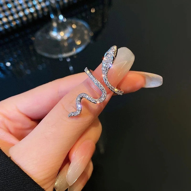 Gothic Schlangenförmige offene Ringe mit Punk Rhinestone für Damen, Herren und Mädchen - Verstellbare Schmetterlings-Fingerringe - Party-Schmuckgeschenke