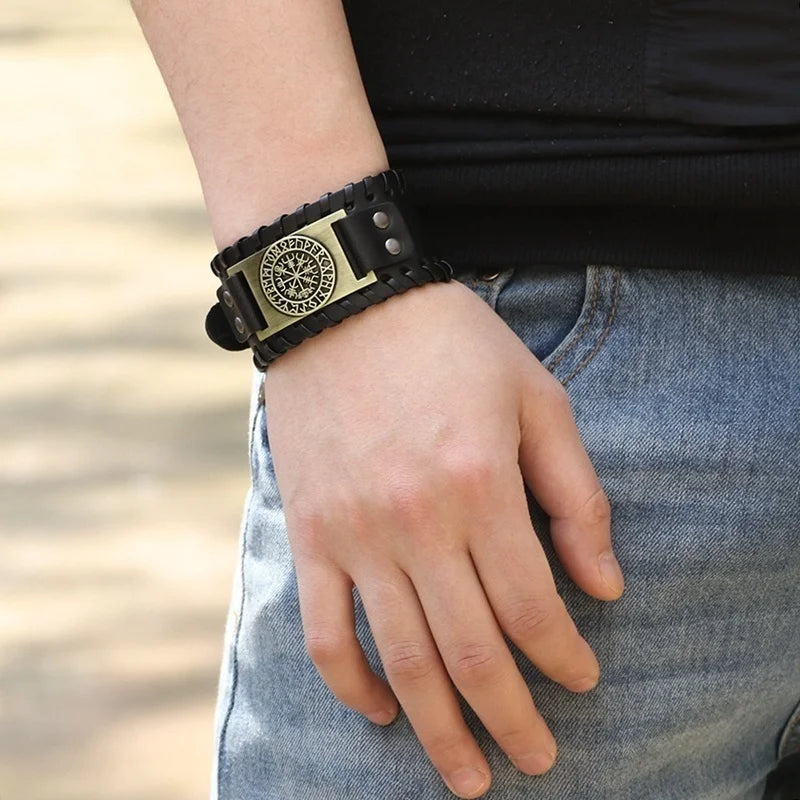 Breites Retro-Piraten-Kompass-Armband aus Leder