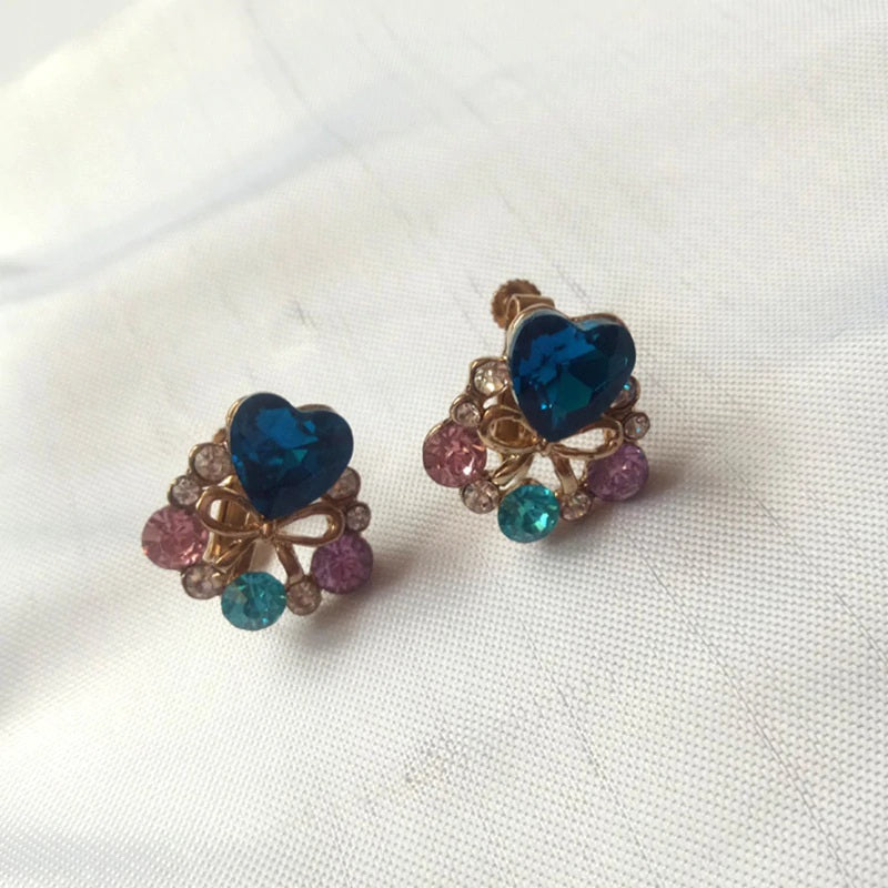 Königlicher Und Eleganter Blauer Bogenclip An Ohrringen