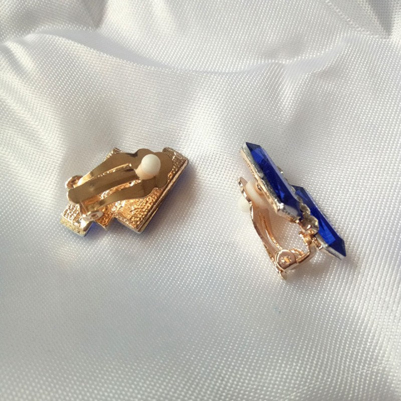 Königlicher Und Eleganter Blauer Bogenclip An Ohrringen