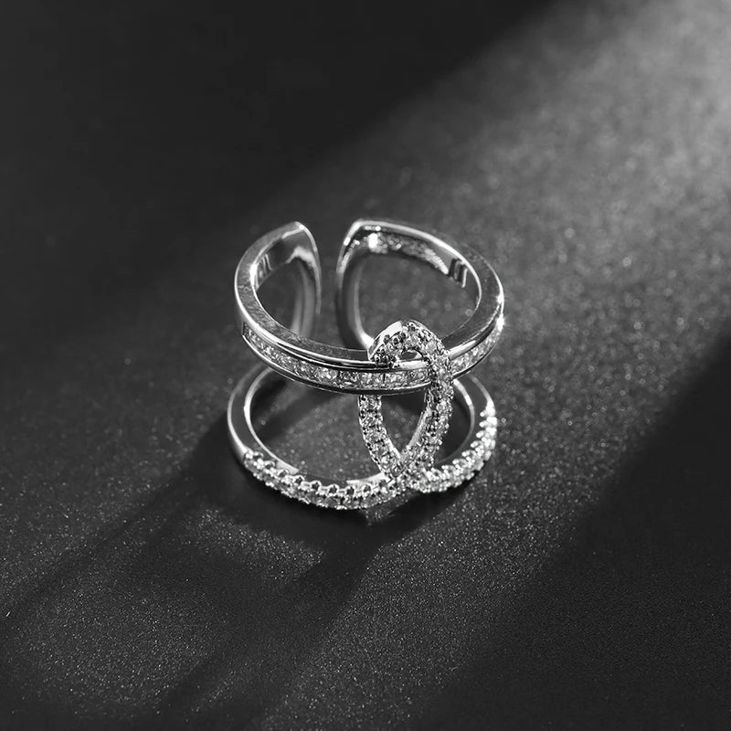 Offener Ring mit hohlem Zirkon im exquisiten Design der Spitzenklasse