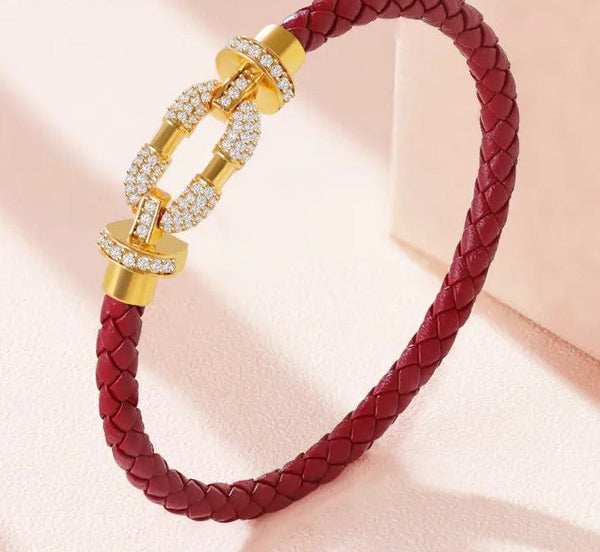 Rundes, mit Kristallen geflochtenes Lederarmband