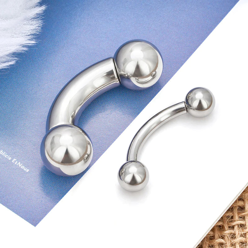 Gebogener Langhantel-Nasenring aus Titan