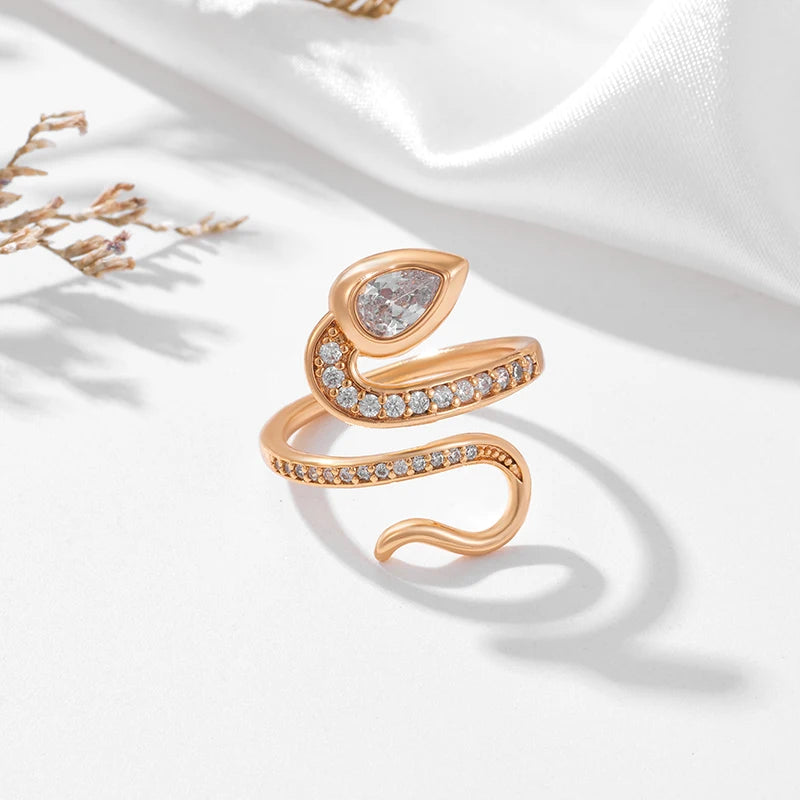Luxus Schlangenring für Frauen mit natürlicher Zirkonia und Vollpave in 585er Goldfarbe