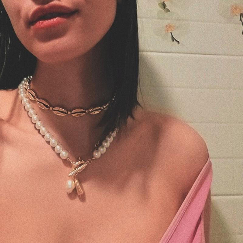 Halskette Und Armband Von Meeresschalen Und Perlen