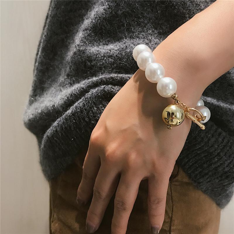 Halskette Und Armband Von Meeresschalen Und Perlen
