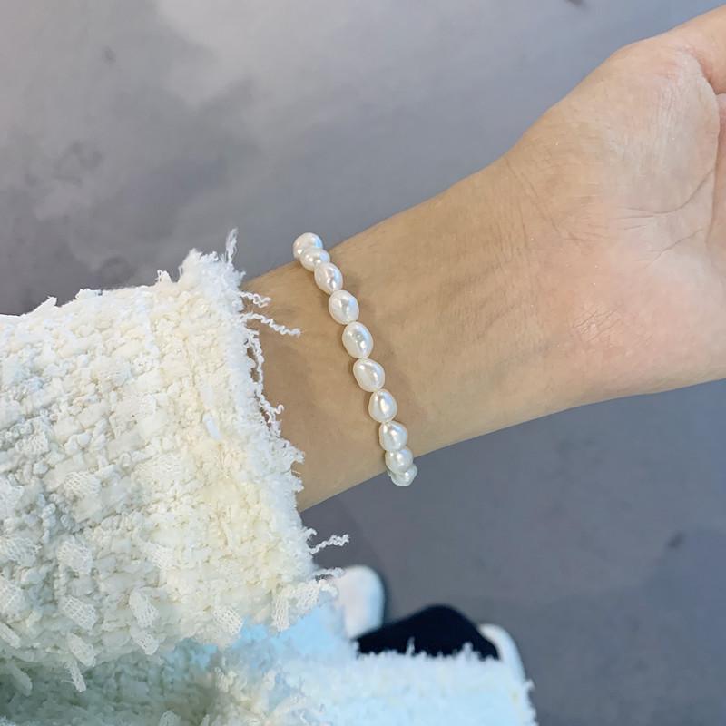Halskette Und Armband Von Meeresschalen Und Perlen