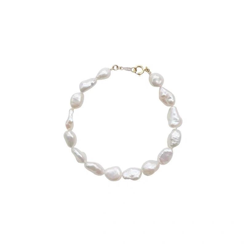 Halskette Und Armband Von Meeresschalen Und Perlen