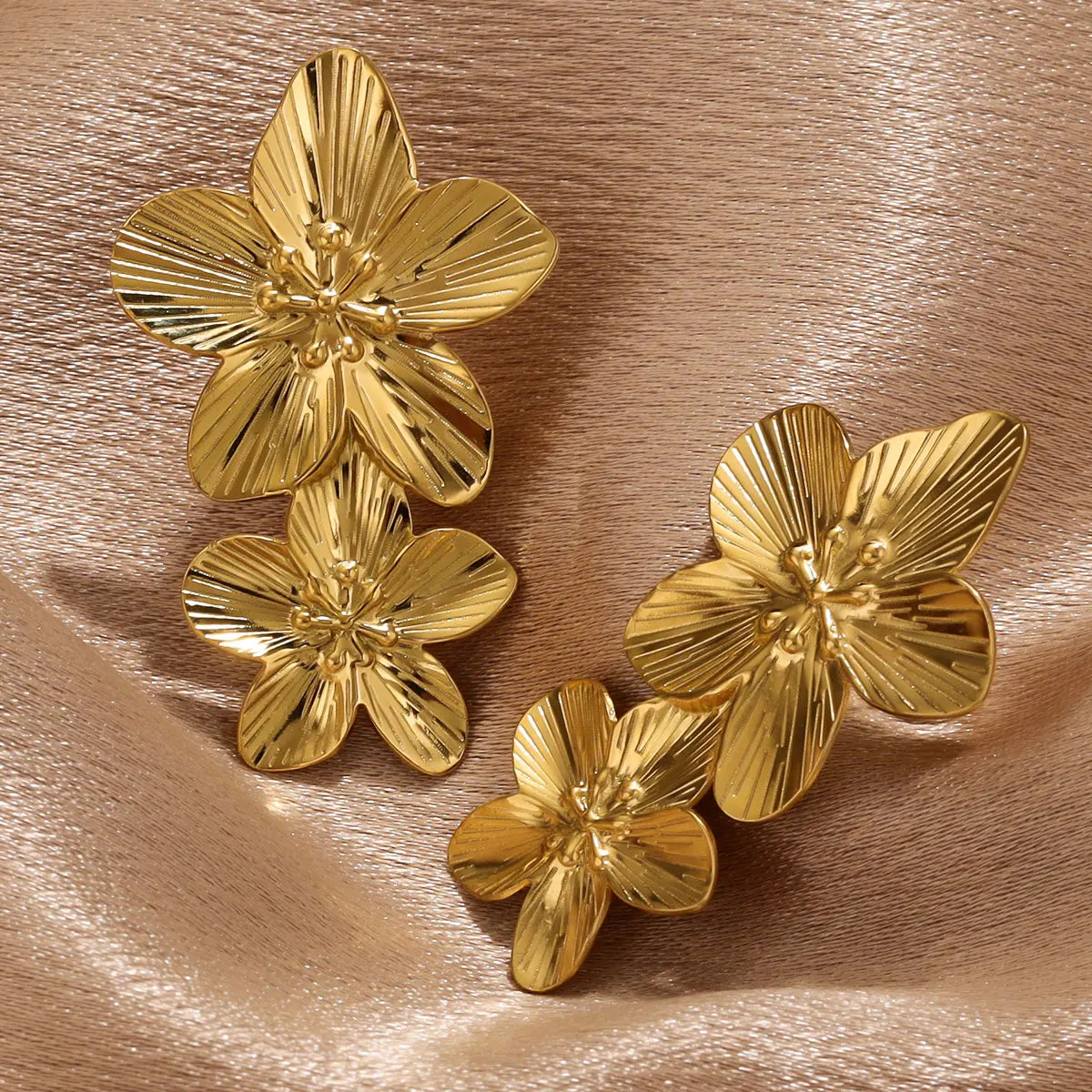 Blumenohrringe aus Edelstahl für Damen - Doppelschichtige Statement-Ohrringe in Goldoptik - Modischer großer Hängeohrring - Party-Schmuck