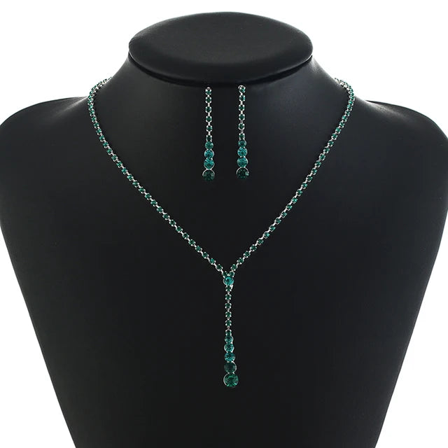 Elegantes blaues Strass-Kristall-Hochzeitsschmuck-Set für Frauen, versilbertes V-förmiges Choker-Halskette-Ohrring-Set