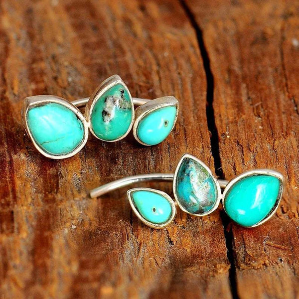 Boho Schmuck: Silberfarbene Ohrstecker mit tibetischem Tränenstein