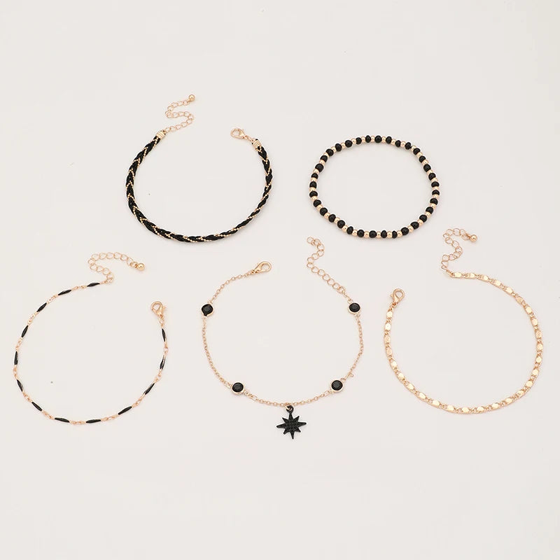 Bohemian Woven Rope Fußkettchen-Set mit geometrischen schwarzen Perlen und Tropfenöl