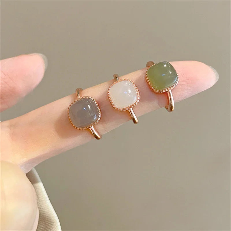 Eleganter verstellbarer Damenring mit Jade-Quadrat - Hochwertiger Schmuck für Hochzeiten