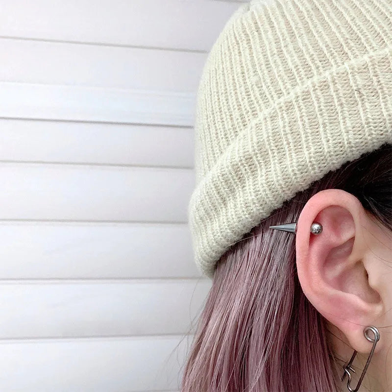 Trendige Spike-Stecker-Ohrringe aus Edelstahl für Frauen und Männer - Körpermodenschmuck in Silberfarbe