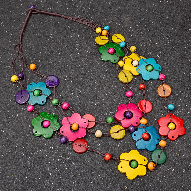 Bohemian Maxi Halskette für Frauen Party Schmuck Mehrschichtige Holzquaste Anhänger Statement Choker Blumenkette Kragen