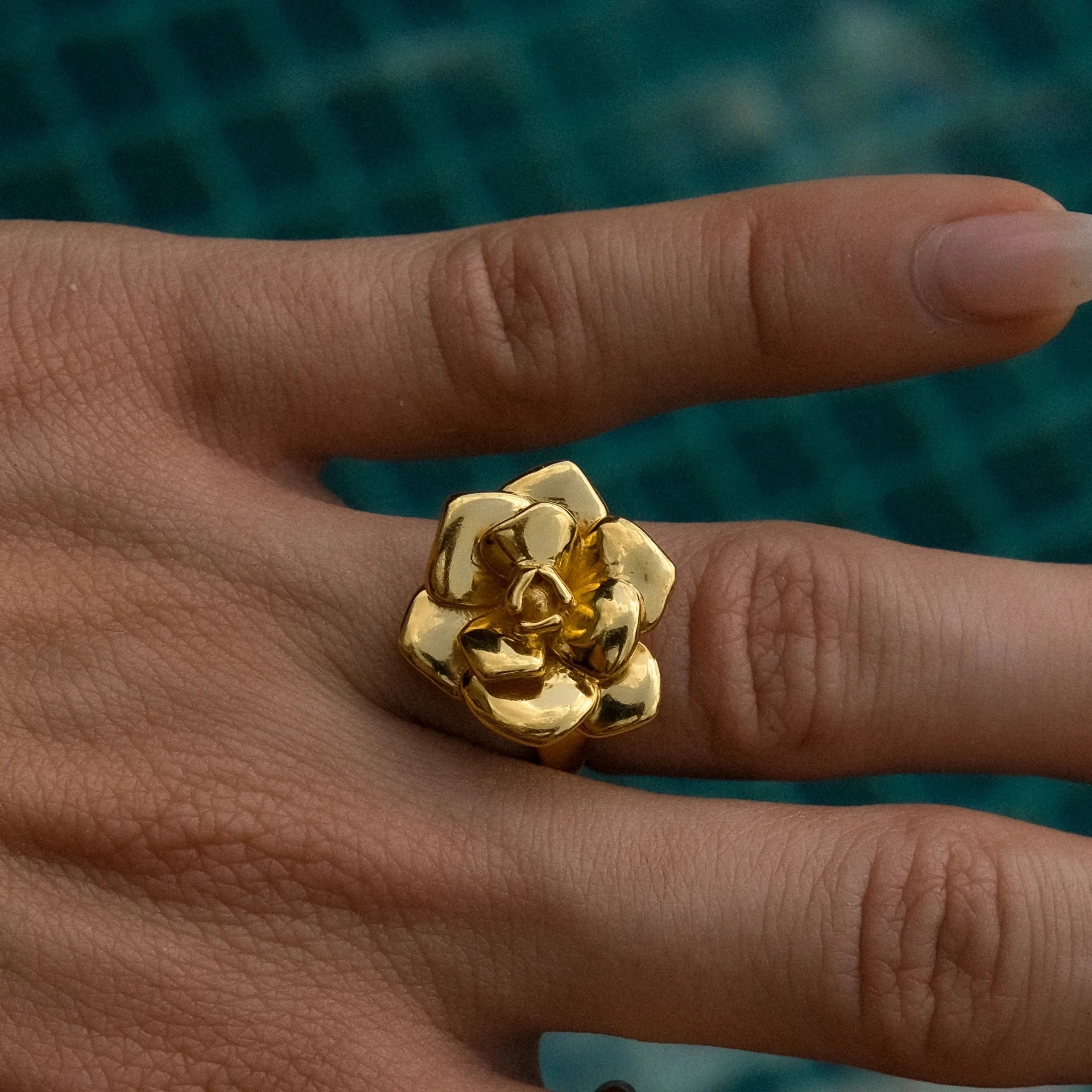 Exquisite Rose Ring in Vintage 18K Gold Color for Women