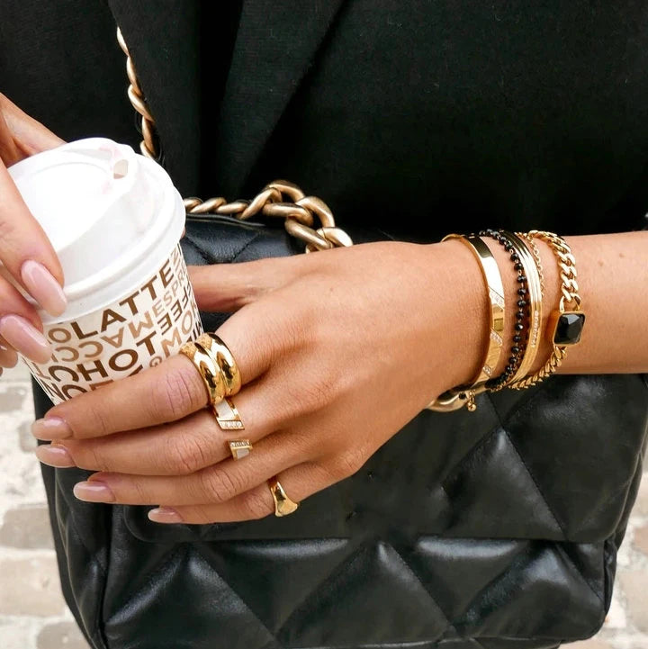 Glamouröser breiter Ring aus Edelstahl mit 18 Karat vergoldeter IP-Beschichtung für Frauen - Hochzeitsband mit 13 mm Breite - Schmuck