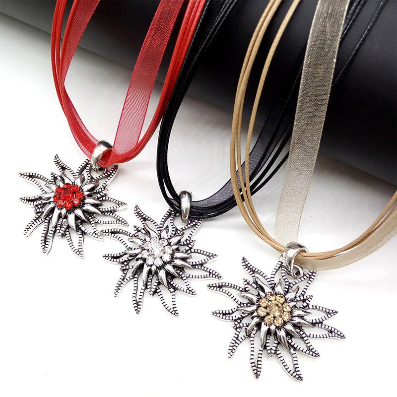 Edelweiss Accessoires für traditionelle Trachtenkostüme mit Strasssteinen